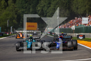 2022-08-28 - 05 VETTEL Sebastian (ger), Aston Martin F1 Team AMR22, 23 ALBON Alexander (tha), Williams Racing FW44, action during the Formula 1 Rolex Belgian Grand Prix 2022, 14th round of the 2022 FIA Formula One World Championship from August 26 to 28, 2022 on the Circuit de Spa-Francorchamps, in Francorchamps, Belgium - F1 - BELGIAN GRAND PRIX 2022 - RACE - FORMULA 1 - MOTORS