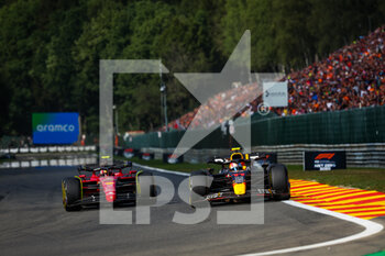 2022-08-28 - 11 PEREZ Sergio (mex), Red Bull Racing RB18, 55 SAINZ Carlos (spa), Scuderia Ferrari F1-75, action during the Formula 1 Rolex Belgian Grand Prix 2022, 14th round of the 2022 FIA Formula One World Championship from August 26 to 28, 2022 on the Circuit de Spa-Francorchamps, in Francorchamps, Belgium - F1 - BELGIAN GRAND PRIX 2022 - RACE - FORMULA 1 - MOTORS