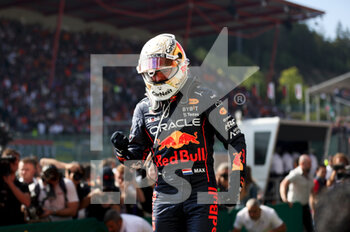 2022-08-28 - VERSTAPPEN Max (ned), Red Bull Racing RB18, portrait celebrates his victory during the Formula 1 Rolex Belgian Grand Prix 2022, 14th round of the 2022 FIA Formula One World Championship from August 26 to 28, 2022 on the Circuit de Spa-Francorchamps, in Francorchamps, Belgium - F1 - BELGIAN GRAND PRIX 2022 - RACE - FORMULA 1 - MOTORS