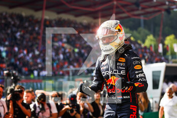 2022-08-28 - VERSTAPPEN Max (ned), Red Bull Racing RB18, portrait celebration during the Formula 1 Rolex Belgian Grand Prix 2022, 14th round of the 2022 FIA Formula One World Championship from August 26 to 28, 2022 on the Circuit de Spa-Francorchamps, in Francorchamps, Belgium - F1 - BELGIAN GRAND PRIX 2022 - RACE - FORMULA 1 - MOTORS