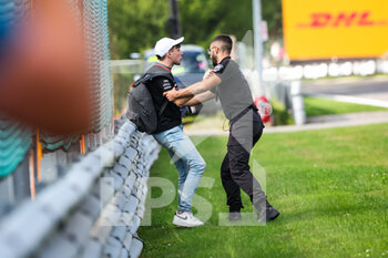 2022-08-28 - A security guard with a fan who invaded the track after during the Formula 1 Rolex Belgian Grand Prix 2022, 14th round of the 2022 FIA Formula One World Championship from August 26 to 28, 2022 on the Circuit de Spa-Francorchamps, in Francorchamps, Belgium - F1 - BELGIAN GRAND PRIX 2022 - RACE - FORMULA 1 - MOTORS