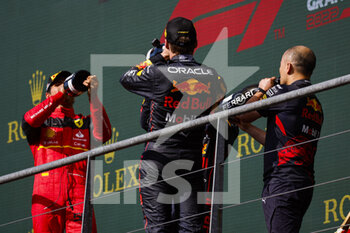 2022-08-28 - Podium,SAINZ Carlos (spa), Scuderia Ferrari F1-75, VERSTAPPEN Max (ned), Red Bull Racing RB18, portrait during the Formula 1 Rolex Belgian Grand Prix 2022, 14th round of the 2022 FIA Formula One World Championship from August 26 to 28, 2022 on the Circuit de Spa-Francorchamps, in Francorchamps, Belgium - F1 - BELGIAN GRAND PRIX 2022 - RACE - FORMULA 1 - MOTORS