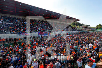 2022-08-28 - Fan, track, piste, during the Formula 1 Rolex Belgian Grand Prix 2022, 14th round of the 2022 FIA Formula One World Championship from August 26 to 28, 2022 on the Circuit de Spa-Francorchamps, in Francorchamps, Belgium - F1 - BELGIAN GRAND PRIX 2022 - FORMULA 1 - MOTORS