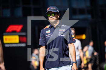 2022-09-01 - PEREZ Sergio (mex), Red Bull Racing RB18, portrait during the Formula 1 Heineken Dutch Grand Prix 2022, 15th round of the 2022 FIA Formula One World Championship from September 2 to 4, 2022 on the Zandvoort Circuit, in Netherlands, Belgium - F1 - DUTCH GRAND PRIX 2022 - FORMULA 1 - MOTORS