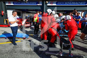 2022-09-01 - ROBERTS Ian, F1 Medical Rescue Coordinator and FIA doctor, supervising extrication exercises during the Formula 1 Heineken Dutch Grand Prix 2022, 15th round of the 2022 FIA Formula One World Championship from September 2 to 4, 2022 on the Zandvoort Circuit, in Netherlands, Belgium - F1 - DUTCH GRAND PRIX 2022 - FORMULA 1 - MOTORS