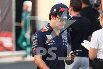 2022-09-01 - PEREZ Sergio (mex), Red Bull Racing RB18, portrait during the Formula 1 Heineken Dutch Grand Prix 2022, 15th round of the 2022 FIA Formula One World Championship from September 2 to 4, 2022 on the Zandvoort Circuit, in Netherlands, Belgium - F1 - DUTCH GRAND PRIX 2022 - FORMULA 1 - MOTORS