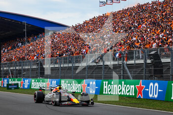 2022-09-02 - 01 VERSTAPPEN Max (nld), Red Bull Racing RB18, action during the Formula 1 Heineken Dutch Grand Prix 2022, 15th round of the 2022 FIA Formula One World Championship from September 2 to 4, 2022 on the Zandvoort Circuit, in Netherlands, Belgium - F1 - DUTCH GRAND PRIX 2022 - FORMULA 1 - MOTORS