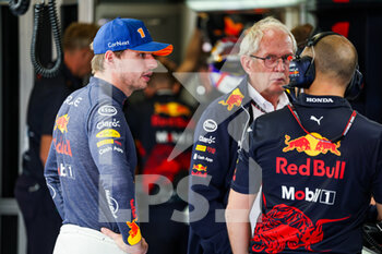 2022-09-02 - VERSTAPPEN Max (ned), Red Bull Racing RB18, MARKO Helmut (aut), Drivers’ Manager of Red Bull Racing, portrait during the Formula 1 Heineken Dutch Grand Prix 2022, 15th round of the 2022 FIA Formula One World Championship from September 2 to 4, 2022 on the Zandvoort Circuit, in Netherlands, Belgium - F1 - DUTCH GRAND PRIX 2022 - FORMULA 1 - MOTORS
