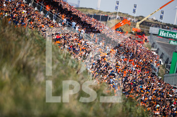 2022-09-02 - orange army spectators, fans during the Formula 1 Heineken Dutch Grand Prix 2022, 15th round of the 2022 FIA Formula One World Championship from September 2 to 4, 2022 on the Zandvoort Circuit, in Netherlands, Belgium - F1 - DUTCH GRAND PRIX 2022 - FORMULA 1 - MOTORS