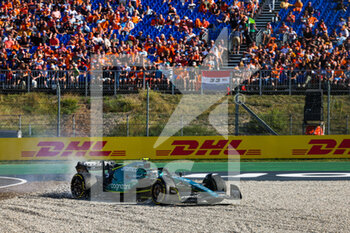 2022-09-02 - 05 VETTEL Sebastian (ger), Aston Martin F1 Team AMR22, action going wide in the gravels during the Formula 1 Heineken Dutch Grand Prix 2022, 15th round of the 2022 FIA Formula One World Championship from September 2 to 4, 2022 on the Zandvoort Circuit, in Netherlands, Belgium - F1 - DUTCH GRAND PRIX 2022 - FORMULA 1 - MOTORS