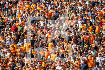 2022-09-03 - grandstands, gradins, crowd, foule, fans during the Formula 1 Heineken Dutch Grand Prix 2022, 15th round of the 2022 FIA Formula One World Championship from September 2 to 4, 2022 on the Zandvoort Circuit, in Netherlands, Belgium - F1 - DUTCH GRAND PRIX 2022 - FORMULA 1 - MOTORS