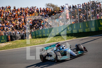 2022-09-03 - 63 RUSSELL George (gbr), Mercedes AMG F1 Team W13, action crowd, foule, fans grandstands, gradins, during the Formula 1 Heineken Dutch Grand Prix 2022, 15th round of the 2022 FIA Formula One World Championship from September 2 to 4, 2022 on the Zandvoort Circuit, in Netherlands, Belgium - F1 - DUTCH GRAND PRIX 2022 - FORMULA 1 - MOTORS