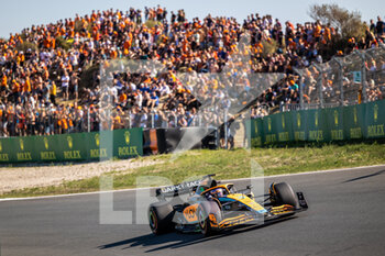 2022-09-03 - 03 RICCIARDO Daniel (aus), McLaren F1 Team MCL36, action crowd, foule, fans grandstands, gradins, during the Formula 1 Heineken Dutch Grand Prix 2022, 15th round of the 2022 FIA Formula One World Championship from September 2 to 4, 2022 on the Zandvoort Circuit, in Netherlands, Belgium - F1 - DUTCH GRAND PRIX 2022 - FORMULA 1 - MOTORS