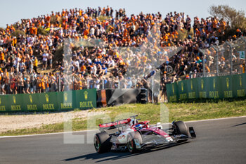 2022-09-03 - 77 BOTTAS Valtteri (fin), Alfa Romeo F1 Team ORLEN C42, action crowd, foule, fans grandstands, gradins, during the Formula 1 Heineken Dutch Grand Prix 2022, 15th round of the 2022 FIA Formula One World Championship from September 2 to 4, 2022 on the Zandvoort Circuit, in Netherlands, Belgium - F1 - DUTCH GRAND PRIX 2022 - FORMULA 1 - MOTORS