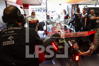 2022-09-03 - Alfa Romeo F1 Team ORLEN, ambiance in the garage, box, during the Formula 1 Heineken Dutch Grand Prix 2022, 15th round of the 2022 FIA Formula One World Championship from September 2 to 4, 2022 on the Zandvoort Circuit, in Netherlands, Belgium - F1 - DUTCH GRAND PRIX 2022 - FORMULA 1 - MOTORS