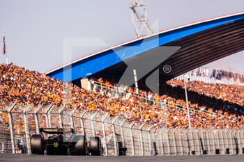 2022-09-03 - 01 VERSTAPPEN Max (nld), Red Bull Racing RB18, action crowd, foule, fans grandstands, gradins, during the Formula 1 Heineken Dutch Grand Prix 2022, 15th round of the 2022 FIA Formula One World Championship from September 2 to 4, 2022 on the Zandvoort Circuit, in Netherlands, Belgium - F1 - DUTCH GRAND PRIX 2022 - FORMULA 1 - MOTORS