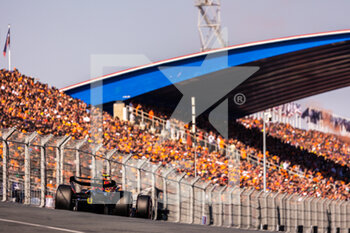 2022-09-03 - 11 PEREZ Sergio (mex), Red Bull Racing RB18, action crowd, foule, fans grandstands, gradins, during the Formula 1 Heineken Dutch Grand Prix 2022, 15th round of the 2022 FIA Formula One World Championship from September 2 to 4, 2022 on the Zandvoort Circuit, in Netherlands, Belgium - F1 - DUTCH GRAND PRIX 2022 - FORMULA 1 - MOTORS