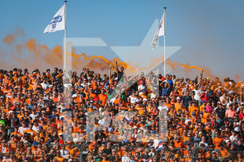 2022-09-03 - The fans of Max Verstappen oil the grandstands, during the Formula 1 Heineken Dutch Grand Prix 2022, 15th round of the 2022 FIA Formula One World Championship from September 2 to 4, 2022 on the Zandvoort Circuit, in Netherlands, Belgium - F1 - DUTCH GRAND PRIX 2022 - FORMULA 1 - MOTORS