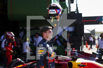 2022-09-03 - VERSTAPPEN Max (ned), Red Bull Racing RB18, portrait celebrating his pole position during the Formula 1 Heineken Dutch Grand Prix 2022, 15th round of the 2022 FIA Formula One World Championship from September 2 to 4, 2022 on the Zandvoort Circuit, in Netherlands, Belgium - F1 - DUTCH GRAND PRIX 2022 - FORMULA 1 - MOTORS