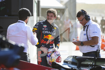 2022-09-03 - VERSTAPPEN Max (ned), Red Bull Racing RB18, portrait celebrating his pole position with BEN SULAYEM Mohammed (uae), President of the FIA, portrait during the Formula 1 Heineken Dutch Grand Prix 2022, 15th round of the 2022 FIA Formula One World Championship from September 2 to 4, 2022 on the Zandvoort Circuit, in Netherlands, Belgium - F1 - DUTCH GRAND PRIX 2022 - FORMULA 1 - MOTORS