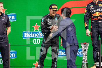 2022-09-04 - RUSSELL George (gbr), Mercedes AMG F1 Team W13, portrait BEN SULAYEM Mohammed (uae), President of the FIA, portrait at the podium during the Formula 1 Heineken Dutch Grand Prix 2022, 15th round of the 2022 FIA Formula One World Championship from September 2 to 4, 2022 on the Zandvoort Circuit, in Netherlands, Belgium - F1 - DUTCH GRAND PRIX 2022 - FORMULA 1 - MOTORS