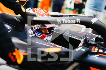 2022-09-04 - VERSTAPPEN Max (ned), Red Bull Racing RB18, portrait starting grid, grille de depart, during the Formula 1 Heineken Dutch Grand Prix 2022, 15th round of the 2022 FIA Formula One World Championship from September 2 to 4, 2022 on the Zandvoort Circuit, in Netherlands, Belgium - F1 - DUTCH GRAND PRIX 2022 - RACE - FORMULA 1 - MOTORS