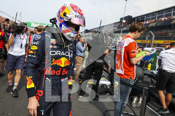 2022-09-04 - VERSTAPPEN Max (ned), Red Bull Racing RB18, portrait on the grid during the Formula 1 Heineken Dutch Grand Prix 2022, 15th round of the 2022 FIA Formula One World Championship from September 2 to 4, 2022 on the Zandvoort Circuit, in Netherlands, Belgium - F1 - DUTCH GRAND PRIX 2022 - RACE - FORMULA 1 - MOTORS