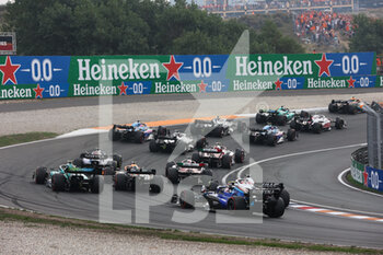 2022-09-04 - start of the race, depart, 06 LATIFI Nicholas (can), Williams Racing FW44, action during the Formula 1 Heineken Dutch Grand Prix 2022, 15th round of the 2022 FIA Formula One World Championship from September 2 to 4, 2022 on the Zandvoort Circuit, in Netherlands, Belgium - F1 - DUTCH GRAND PRIX 2022 - RACE - FORMULA 1 - MOTORS
