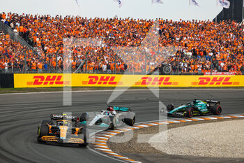 2022-09-04 - 04 NORRIS Lando (gbr), McLaren F1 Team MCL36, 63 RUSSELL George (gbr), Mercedes AMG F1 Team W13, action during the Formula 1 Heineken Dutch Grand Prix 2022, 15th round of the 2022 FIA Formula One World Championship from September 2 to 4, 2022 on the Zandvoort Circuit, in Netherlands, Belgium - F1 - DUTCH GRAND PRIX 2022 - RACE - FORMULA 1 - MOTORS