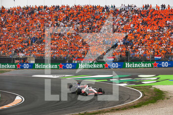 2022-09-04 - 20 MAGNUSSEN Kevin (den), Haas F1 Team VF-22 Ferrari 06 LATIFI Nicholas (can), Williams Racing FW44, action during the Formula 1 Heineken Dutch Grand Prix 2022, 15th round of the 2022 FIA Formula One World Championship from September 2 to 4, 2022 on the Zandvoort Circuit, in Netherlands, Belgium - F1 - DUTCH GRAND PRIX 2022 - RACE - FORMULA 1 - MOTORS