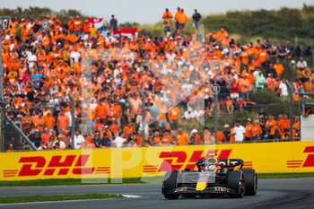 2022-09-04 - 11 PEREZ Sergio (mex), Red Bull Racing RB18, action during the Formula 1 Heineken Dutch Grand Prix 2022, 15th round of the 2022 FIA Formula One World Championship from September 2 to 4, 2022 on the Zandvoort Circuit, in Netherlands, Belgium - F1 - DUTCH GRAND PRIX 2022 - RACE - FORMULA 1 - MOTORS
