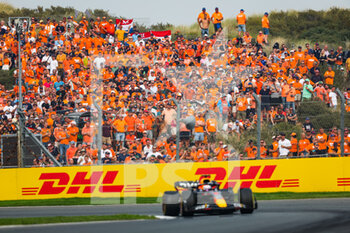 2022-09-04 - Fans watching VERSTAPPEN Max (ned), Red Bull Racing RB18, portrait during the Formula 1 Heineken Dutch Grand Prix 2022, 15th round of the 2022 FIA Formula One World Championship from September 2 to 4, 2022 on the Zandvoort Circuit, in Netherlands, Belgium - F1 - DUTCH GRAND PRIX 2022 - RACE - FORMULA 1 - MOTORS