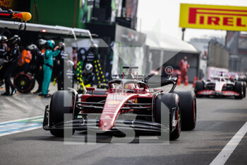 2022-09-04 - 16 LECLERC Charles (mco), Scuderia Ferrari F1-75, action pitlane, behind the safety car, during the Formula 1 Heineken Dutch Grand Prix 2022, 15th round of the 2022 FIA Formula One World Championship from September 2 to 4, 2022 on the Zandvoort Circuit, in Netherlands, Belgium - F1 - DUTCH GRAND PRIX 2022 - RACE - FORMULA 1 - MOTORS