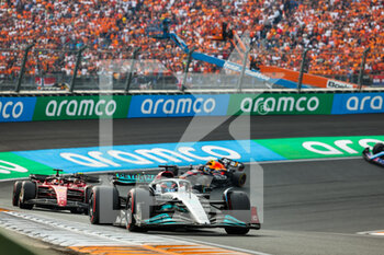 2022-09-04 - 63 RUSSELL George (gbr), Mercedes AMG F1 Team W13, 16 LECLERC Charles (mco), Scuderia Ferrari F1-75, action during the Formula 1 Heineken Dutch Grand Prix 2022, 15th round of the 2022 FIA Formula One World Championship from September 2 to 4, 2022 on the Zandvoort Circuit, in Netherlands, Belgium - F1 - DUTCH GRAND PRIX 2022 - RACE - FORMULA 1 - MOTORS