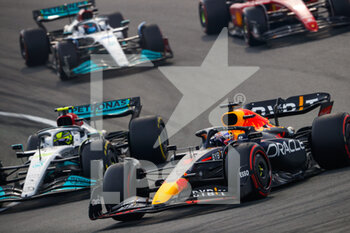 2022-09-04 - 01 VERSTAPPEN Max (nld), Red Bull Racing RB18, 44 HAMILTON Lewis (gbr), Mercedes AMG F1 Team W13, action during the Formula 1 Heineken Dutch Grand Prix 2022, 15th round of the 2022 FIA Formula One World Championship from September 2 to 4, 2022 on the Zandvoort Circuit, in Netherlands, Belgium - F1 - DUTCH GRAND PRIX 2022 - RACE - FORMULA 1 - MOTORS