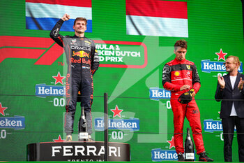 2022-09-04 - Podium: VERSTAPPEN Max (ned), Red Bull Racing RB18, LECLERC Charles (mco), Scuderia Ferrari F1-75, portrait during the Formula 1 Heineken Dutch Grand Prix 2022, 15th round of the 2022 FIA Formula One World Championship from September 2 to 4, 2022 on the Zandvoort Circuit, in Netherlands, Belgium - F1 - DUTCH GRAND PRIX 2022 - RACE - FORMULA 1 - MOTORS