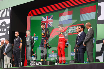 2022-09-04 - podium RUSSELL George (gbr), Mercedes AMG F1 Team W13, VERSTAPPEN Max (ned), Red Bull Racing RB18, LECLERC Charles (mco), Scuderia Ferrari F1-75, BEN SULAYEM Mohammed (uae), President of the FIA, portrait during the Formula 1 Heineken Dutch Grand Prix 2022, 15th round of the 2022 FIA Formula One World Championship from September 2 to 4, 2022 on the Zandvoort Circuit, in Netherlands, Belgium - F1 - DUTCH GRAND PRIX 2022 - RACE - FORMULA 1 - MOTORS