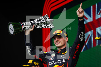 2022-09-04 - VERSTAPPEN Max (ned), Red Bull Racing RB18, portrait on the podium during the Formula 1 Heineken Dutch Grand Prix 2022, 15th round of the 2022 FIA Formula One World Championship from September 2 to 4, 2022 on the Zandvoort Circuit, in Netherlands, Belgium - F1 - DUTCH GRAND PRIX 2022 - RACE - FORMULA 1 - MOTORS