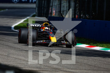 2022-09-09 - 01 VERSTAPPEN Max (nld), Red Bull Racing RB18, action during the Formula 1 Pirelli Gran Premio d’Italia 2022, Italian Grand Prix 2022, 16th round of the 2022 FIA Formula One World Championship from September 9 to 11, 2022 on the Autodromo Nazionale di Monza, in Monza, Italy - F1 - ITALIAN GRAND PRIX 2022 - FORMULA 1 - MOTORS