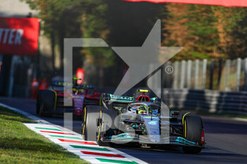 10/09/2022 - Lewis Hamilton driving the (44) Mercedes-AMG Petronas F1 Team W13 - 2022 FORMULA 1 PIRELLI GRAN PREMIO D'ITALIA - GRAND PRIX OF ITALY - FREE PRACTICE AND QUALIFYING - FORMULA 1 - MOTORI