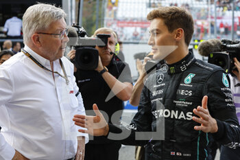 10/09/2022 - BRAWN Ross (gbr), Managing Director of motorsport Formula One Group, portrait with RUSSELL George (gbr), Mercedes AMG F1 Team W13 during the Formula 1 Pirelli Gran Premio d’Italia 2022, Italian Grand Prix 2022, 16th round of the 2022 FIA Formula One World Championship from September 9 to 11, 2022 on the Autodromo Nazionale di Monza, in Monza, Italy - F1 - ITALIAN GRAND PRIX 2022 - FORMULA 1 - MOTORI