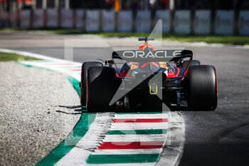 10/09/2022 - 01 VERSTAPPEN Max (nld), Red Bull Racing RB18, action during the Formula 1 Pirelli Gran Premio d’Italia 2022, Italian Grand Prix 2022, 16th round of the 2022 FIA Formula One World Championship from September 9 to 11, 2022 on the Autodromo Nazionale di Monza, in Monza, Italy - F1 - ITALIAN GRAND PRIX 2022 - FORMULA 1 - MOTORI