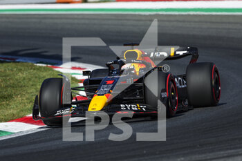 2022-09-10 - 01 VERSTAPPEN Max (nld), Red Bull Racing RB18, action during the Formula 1 Pirelli Gran Premio d’Italia 2022, Italian Grand Prix 2022, 16th round of the 2022 FIA Formula One World Championship from September 9 to 11, 2022 on the Autodromo Nazionale di Monza, in Monza, Italy - F1 - ITALIAN GRAND PRIX 2022 - FORMULA 1 - MOTORS