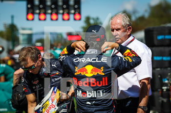 11/09/2022 - PEREZ Sergio (mex), Red Bull Racing RB18, MARKO Helmut (aut), Drivers’ Manager of Red Bull Racing, portrait during the Formula 1 Pirelli Gran Premio d’Italia 2022, Italian Grand Prix 2022, 16th round of the 2022 FIA Formula One World Championship from September 9 to 11, 2022 on the Autodromo Nazionale di Monza, in Monza, Italy - F1 - ITALIAN GRAND PRIX 2022 - RACE - FORMULA 1 - MOTORI