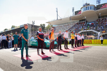 11/09/2022 - teams principals on the starting grid, grille de depart, KRACK Mike (her), Team Principal and CEO of Aston Martin F1 Team, VASSEUR Frederic (fra), Team Principal of Alfa Romeo F1 Team ORLEN, SEIDL Andreas, Team Principal of McLaren F1 Team, HORNER Christian (gbr), Team Principal of Red Bull Racing, portrait during the Formula 1 Pirelli Gran Premio d’Italia 2022, Italian Grand Prix 2022, 16th round of the 2022 FIA Formula One World Championship from September 9 to 11, 2022 on the Autodromo Nazionale di Monza, in Monza, Italy - F1 - ITALIAN GRAND PRIX 2022 - RACE - FORMULA 1 - MOTORI