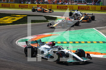 11/09/2022 - 63 RUSSELL George (gbr), Mercedes AMG F1 Team W13, action during the Formula 1 Pirelli Gran Premio d’Italia 2022, Italian Grand Prix 2022, 16th round of the 2022 FIA Formula One World Championship from September 9 to 11, 2022 on the Autodromo Nazionale di Monza, in Monza, Italy - F1 - ITALIAN GRAND PRIX 2022 - RACE - FORMULA 1 - MOTORI