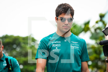 2022-09-29 - STROLL Lance (can), Aston Martin F1 Team AMR22, portrait during the Formula 1 Singapore Airlines Singapore Grand Prix 2022, 17th round of the 2022 FIA Formula One World Championship from September 30 to October 02, 2022 on the Marina Bay Street Circuit, in Singapore - F1 - SINGAPORE GRAND PRIX 2022 - FORMULA 1 - MOTORS