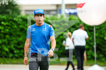 2022-09-29 - ALONSO Fernando (spa), Alpine F1 Team A522, portrait during the Formula 1 Singapore Airlines Singapore Grand Prix 2022, 17th round of the 2022 FIA Formula One World Championship from September 30 to October 02, 2022 on the Marina Bay Street Circuit, in Singapore - F1 - SINGAPORE GRAND PRIX 2022 - FORMULA 1 - MOTORS