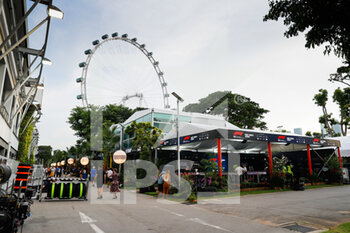 2022-09-29 - paddock illustration during the Formula 1 Singapore Airlines Singapore Grand Prix 2022, 17th round of the 2022 FIA Formula One World Championship from September 30 to October 02, 2022 on the Marina Bay Street Circuit, in Singapore - F1 - SINGAPORE GRAND PRIX 2022 - FORMULA 1 - MOTORS