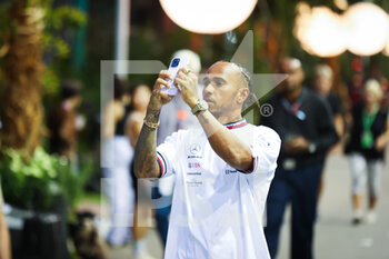 2022-09-29 - HAMILTON Lewis (gbr), Mercedes AMG F1 Team W13, portrait during the Formula 1 Singapore Airlines Singapore Grand Prix 2022, 17th round of the 2022 FIA Formula One World Championship from September 30 to October 02, 2022 on the Marina Bay Street Circuit, in Singapore - F1 - SINGAPORE GRAND PRIX 2022 - FORMULA 1 - MOTORS